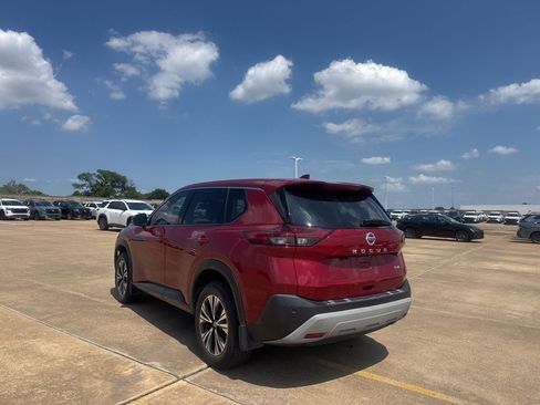 Used 2021 Nissan Rogue SV FWD image 16