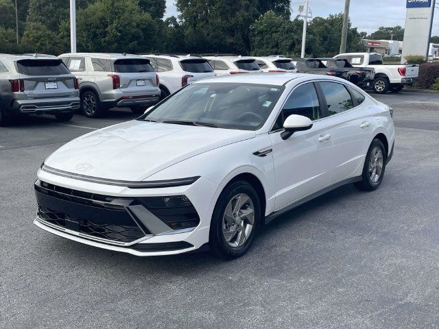 Certified 2025 Hyundai Sonata SE FWD image 3