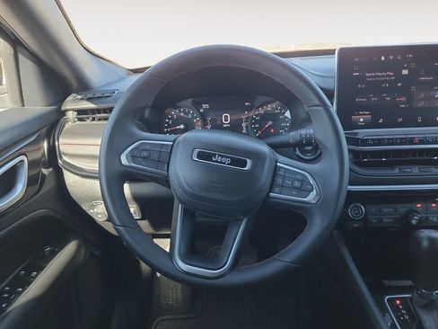 Used 2025 Jeep Compass Trailhawk AWD/4WD image 12