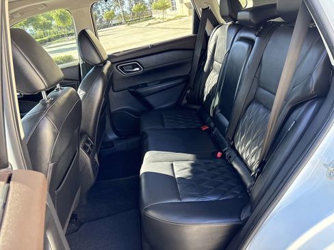 Used 2021 Nissan Rogue Platinum image 13