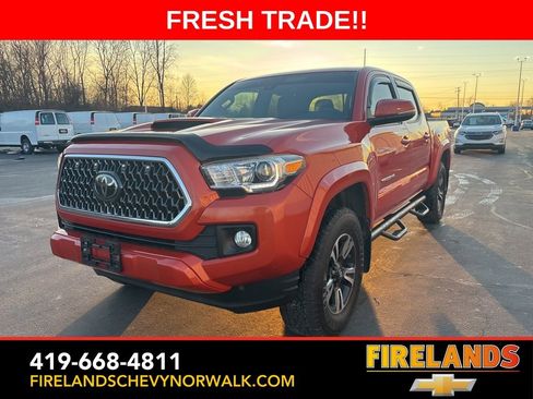 Used 2018 Toyota Tacoma TRD Sport image 1