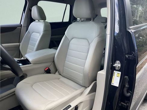 Used 2025 Volkswagen Atlas SEL image 11