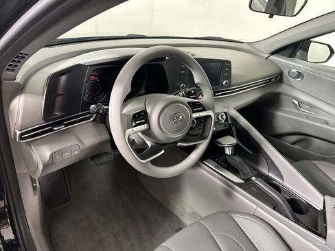 Used 2023 Hyundai Elantra SEL image 13