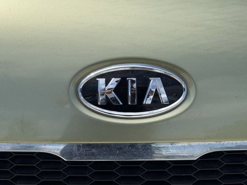 Used 2010 Kia Soul ! FWD image 5