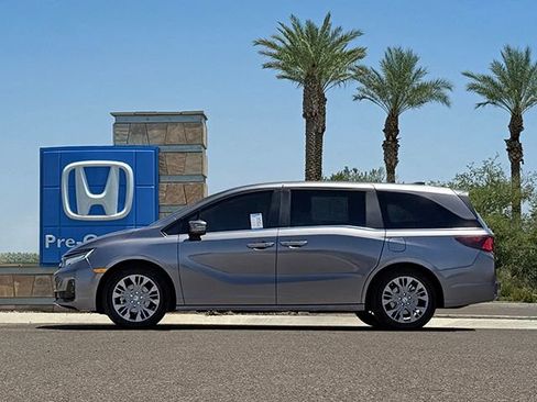 Certified 2026 Honda Odyssey Touring image 7