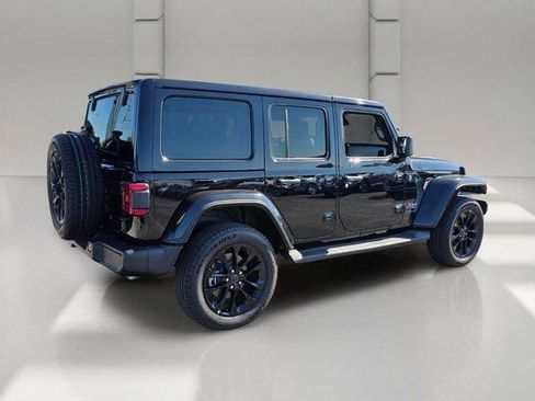 Used 2025 Jeep Wrangler Sahara image 5