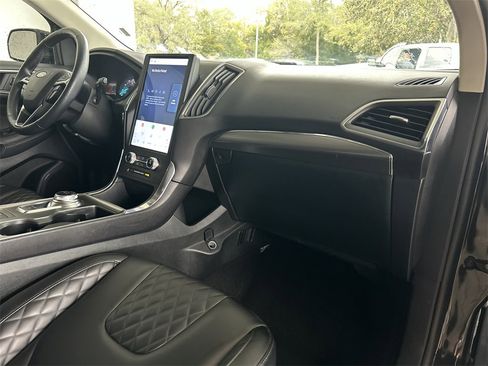 Used 2024 Ford Edge Titanium image 34