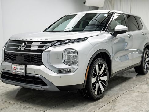 New 2025 Mitsubishi Outlander SE AWD/4WD image 6