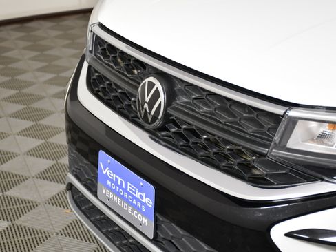 Used 2023 Volkswagen Taos SE AWD/4WD image 11