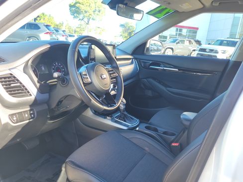 Used 2021 Kia Seltos S image 11