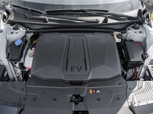 New 2025 Hyundai Ioniq 5 SEL image 17