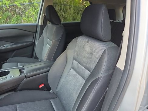 Certified 2025 Nissan Rogue SV FWD image 17