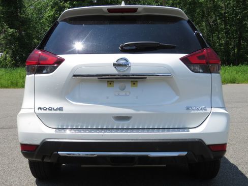 Used 2017 Nissan Rogue SV w/ SV Premium Package AWD/4WD image 6