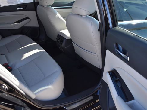 Used 2024 Nissan Altima 2.5 SL image 17