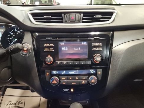 Used 2016 Nissan Rogue SV AWD/4WD image 14