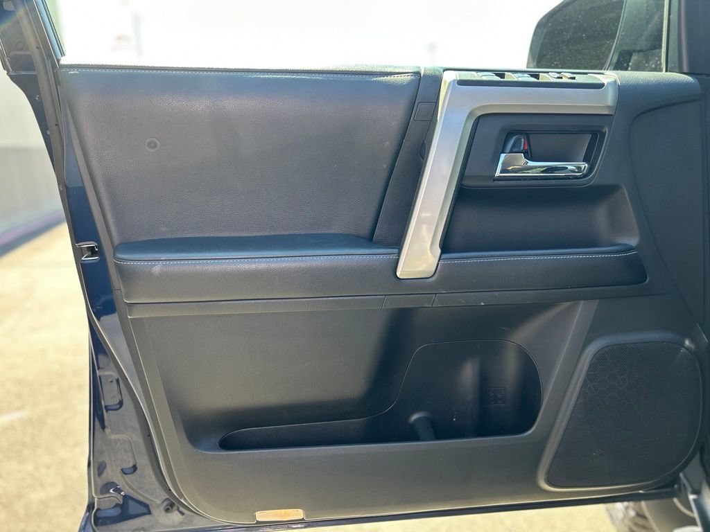 Used 2019 Toyota 4Runner SR5 AWD/4WD image 18