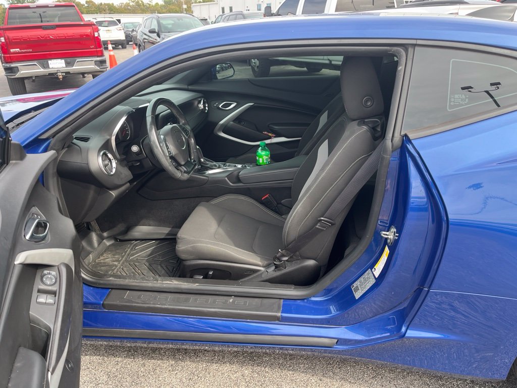 Used 2019 Chevrolet Camaro LT RWD image 5