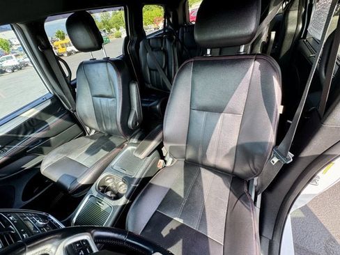 Used 2019 Dodge Grand Caravan GT image 11