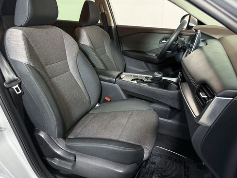 Certified 2023 Nissan Rogue SV FWD image 16