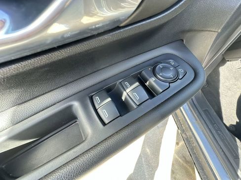 Used 2023 GMC Terrain SLE w/ Driver Convenience Package image 22