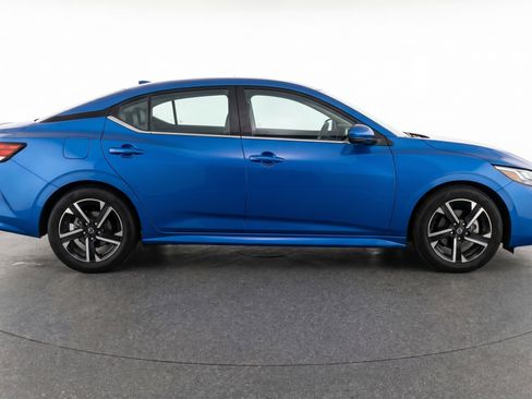 Used 2025 Nissan Sentra SV FWD image 11