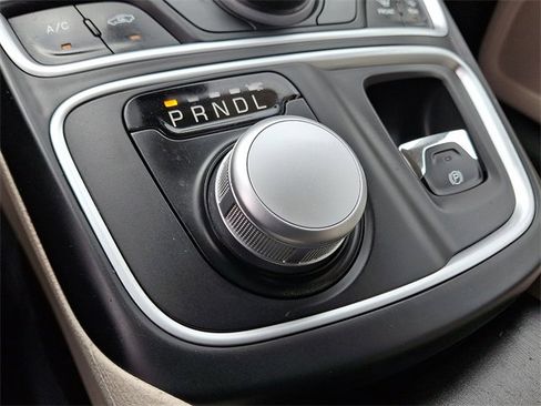 Used 2015 Chrysler 200 Limited w/ Convenience Group image 14