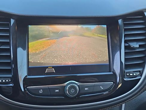 Used 2020 Chevrolet Trax LT w/ LT Convenience Package image 31