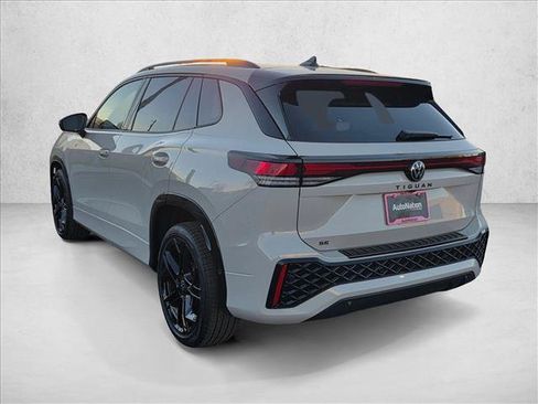 New 2026 Volkswagen Tiguan SE R-Line FWD image 9