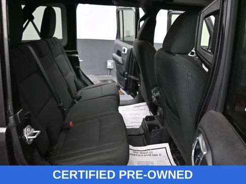 Used 2019 Jeep Wrangler Unlimited Sahara w/ Cold Weather Group AWD/4WD image 17