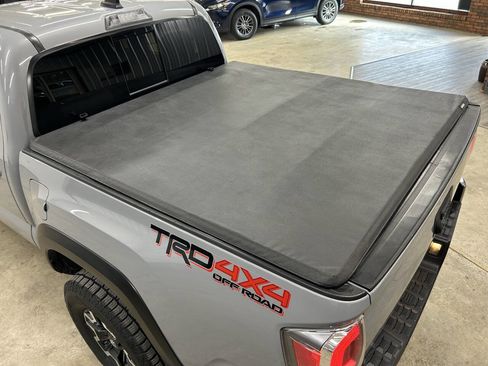 Used 2020 Toyota Tacoma TRD Off-Road image 18
