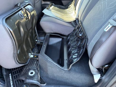 Used 2018 Toyota Tacoma TRD Sport w/ Technology Package image 20