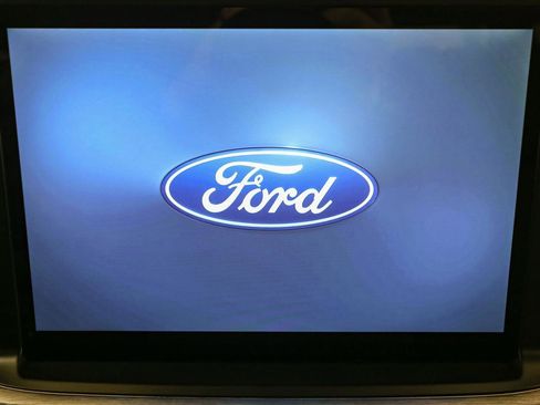 Used 2022 Ford F150 Lariat w/ Tow Technology Package image 24