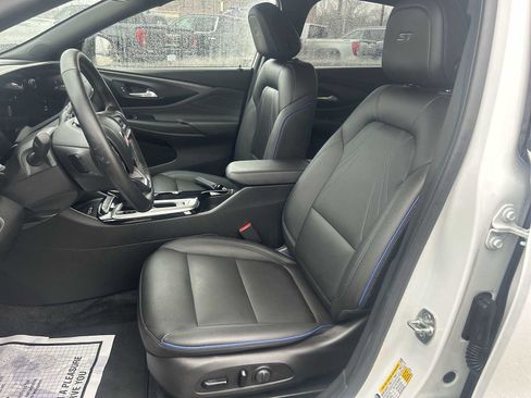 Used 2024 Buick Envista Sport Touring w/ Convenience I Package image 17