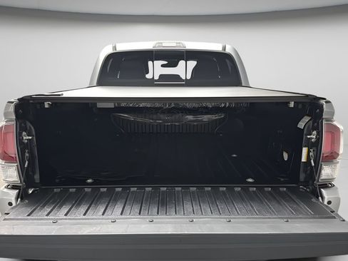 Used 2022 Toyota Tacoma TRD Off-Road w/ TRD Premium Off Road Package AWD/4WD image 12