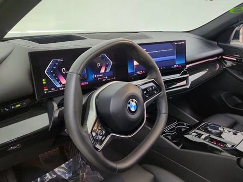 Used 2025 BMW 530i RWD image 19