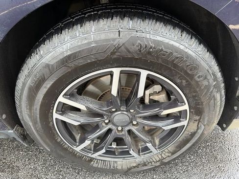 Used 2023 Kia Carnival LX image 12