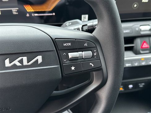 New 2025 Kia K4 LXS image 19