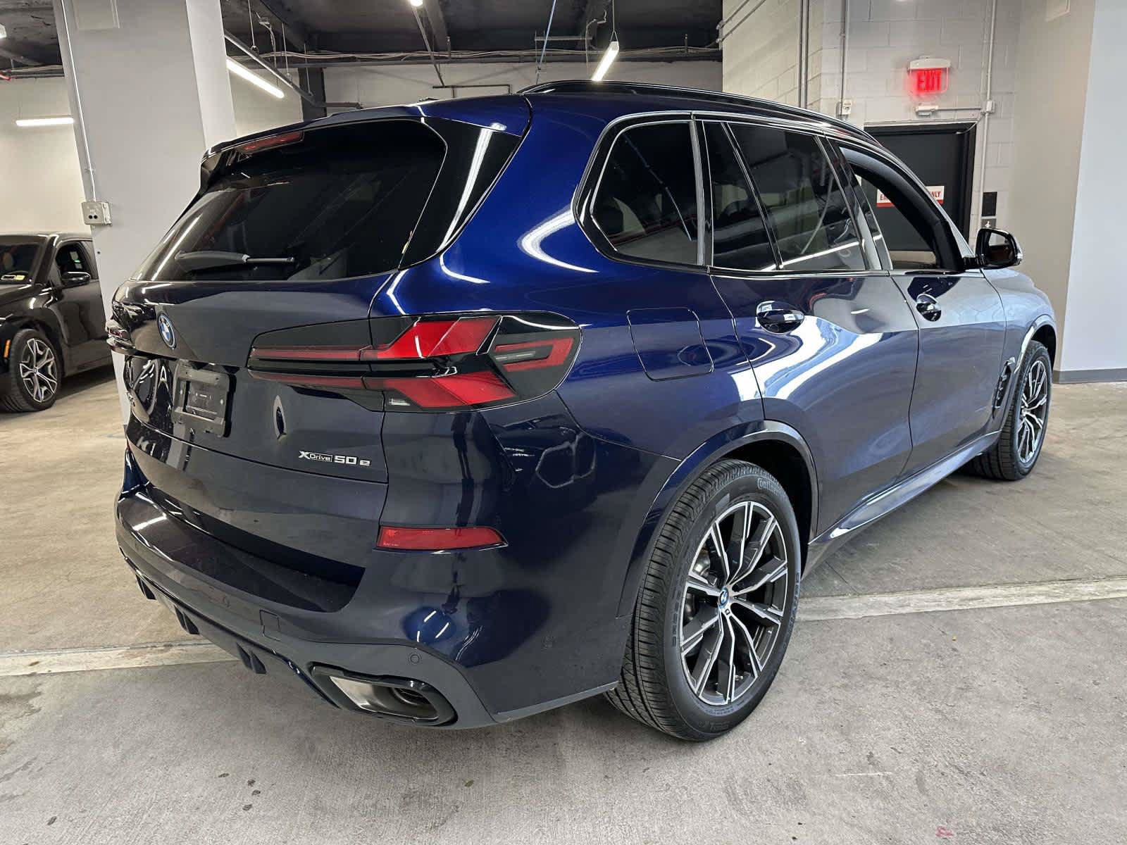 Used 2024 BMW X5 xDrive50e w/ M Sport Package AWD/4WD image 5