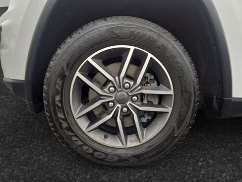 Used 2021 Jeep Grand Cherokee Limited image 4