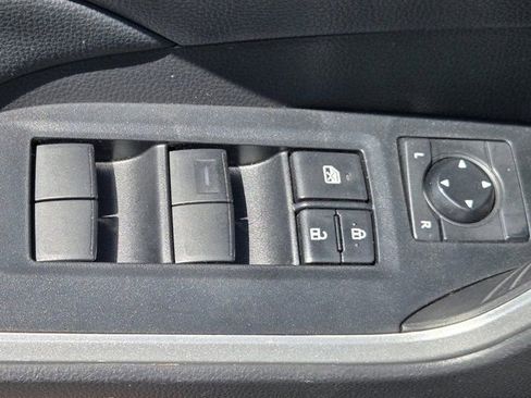 Used 2022 Toyota RAV4 LE FWD image 23