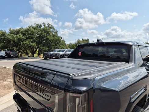 New 2026 GMC Hummer EV 4x4 Crew Cab w/ LPO, Dark Essentials Package image 41