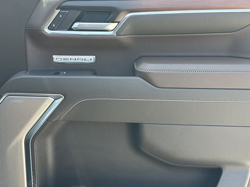 Used 2025 GMC Sierra 1500 Denali image 11