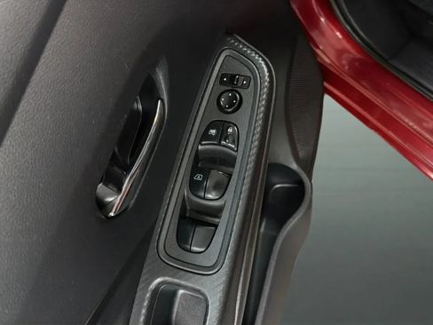 Used 2020 Nissan Versa SV FWD image 18