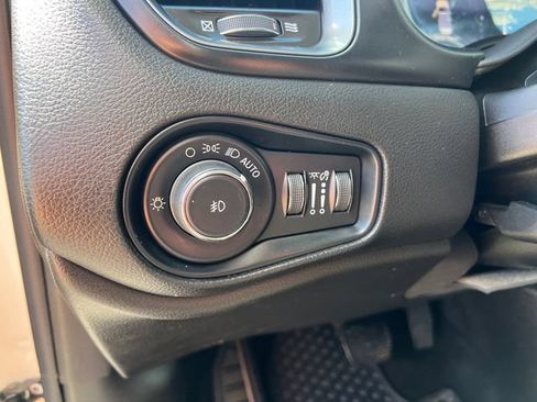 Used 2022 Jeep Renegade Latitude AWD/4WD image 13