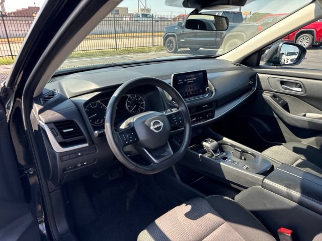 Used 2025 Nissan Rogue SV FWD image 11