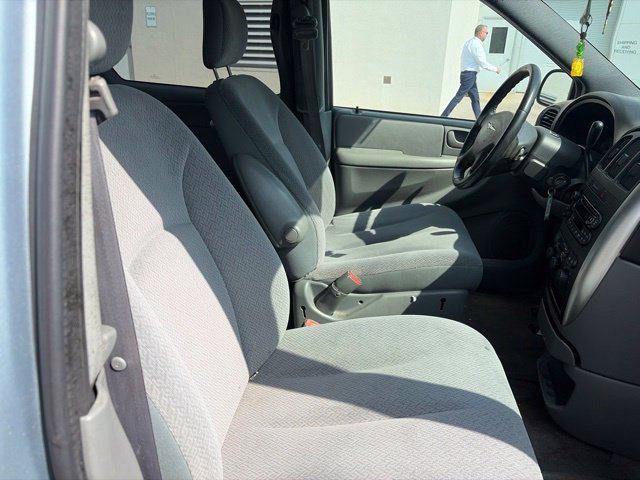 Used 2005 Chrysler Town & Country Touring FWD image 13