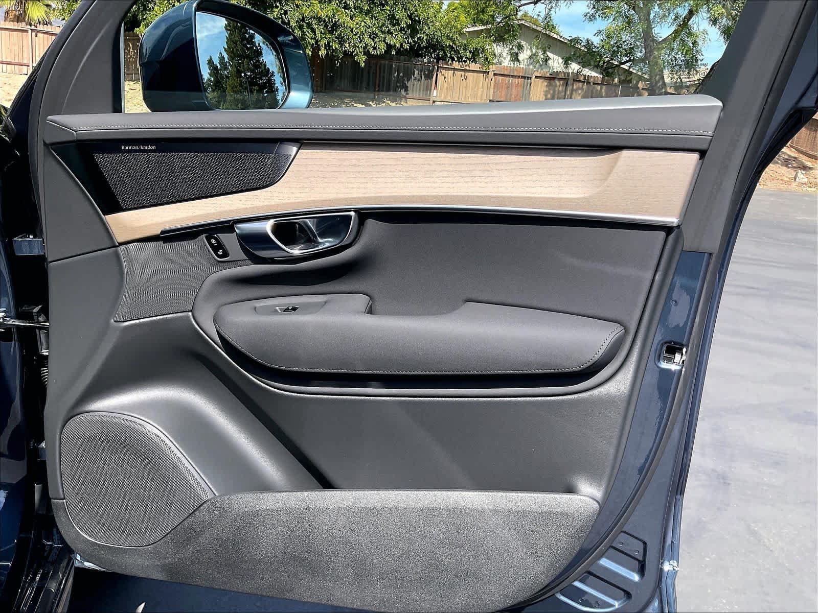 New 2027 Volvo XC90 B5 Plus AWD/4WD image 31