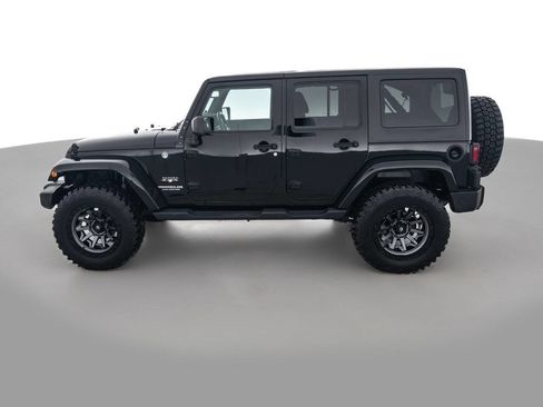 Used 2017 Jeep Wrangler Unlimited Sahara w/ Connectivity Group AWD/4WD image 8