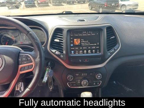 Used 2017 Jeep Cherokee Latitude w/ Safety/Convenience Group AWD/4WD image 24