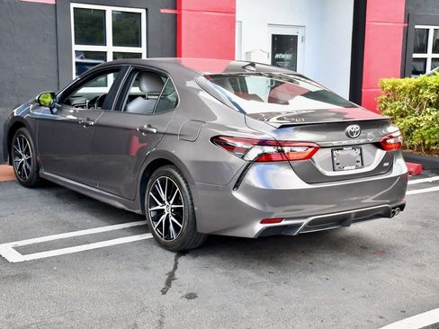 Used 2024 Toyota Camry SE image 4